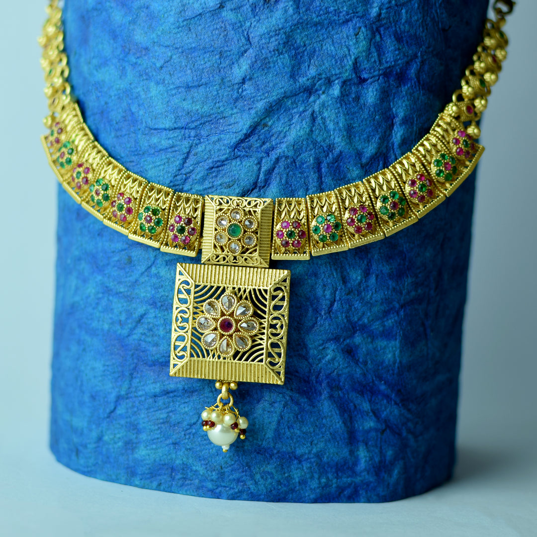 Traditional Golden Necklace Set