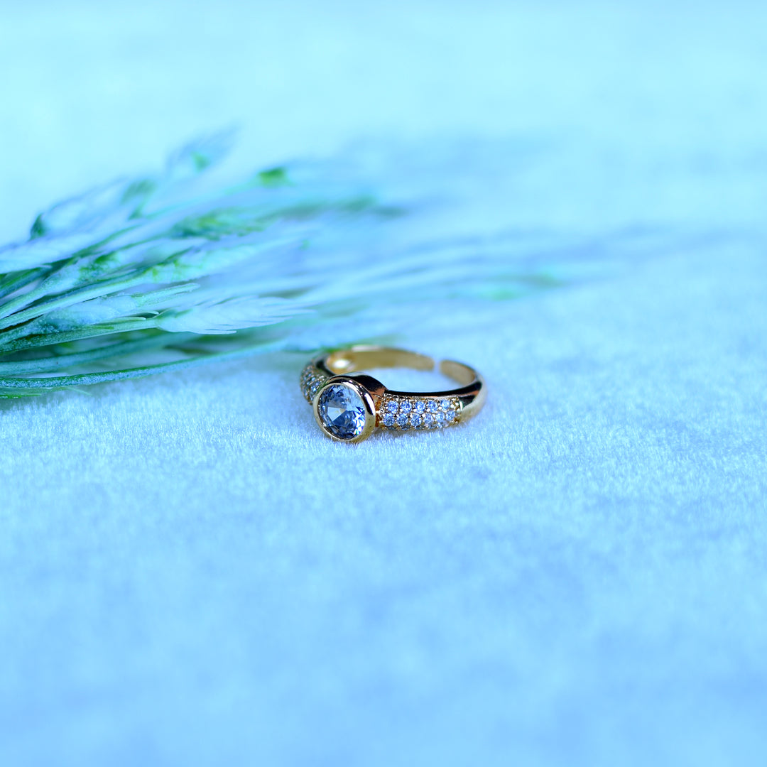 Elegant Silver-Tone Solitaire Ring with Sparkling CZ Stones